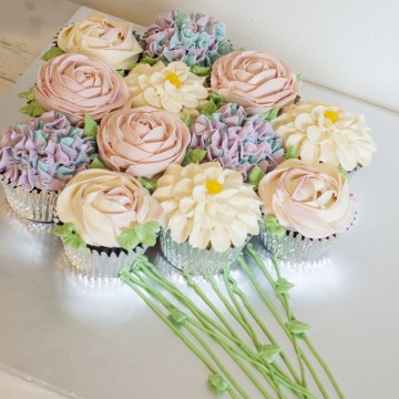 Assorted Flower Cupcake Bouquet (12's)
