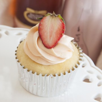 Strawberry Champagne Cupcake (6s)